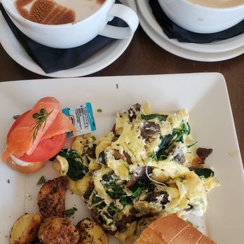 Starling Diner - Mushroom, goat cheese and spinach scramble - New American Near Me - Long Beach, California Starling Diner - Mushroom, goat cheese and spinach scramble - New American Near Me - Long Beach, California
