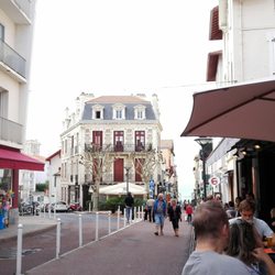 Bleue de Toi - Aussicht auf die kleine Strasse