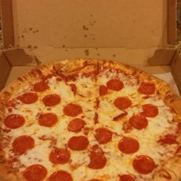 Cheesy large pepperoni pizza. Nice crust! Cheesy large pepperoni pizza. Nice crust!