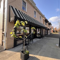 Fig Tree Coffee - Front view of the coffee shop. The parking lot is to the left of the entrance. You can also park in the front if available.
