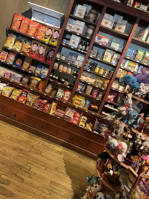 Cracker Barrel Old Country Store by null