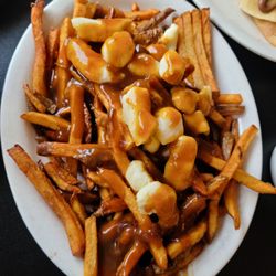 Classic poutine