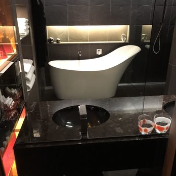 QT Sydney - The bathtub! - Hotels Near Me - Sydney, NSW QT Sydney - The bathtub! - Hotels Near Me - Sydney, NSW