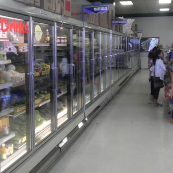 Indian-Mart - a woman shopping in a grocery store - Grocery Near Me - Goodlettsville, Tennessee
