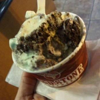 Cold Stone Creamery - Mint mint chocolate chocolate chip with kit kat :) - Ice Cream & Frozen Yogurt Near Me - Chula Vista, California Cold Stone Creamery - Mint mint chocolate chocolate chip with kit kat :) - Ice Cream & Frozen Yogurt Near Me - Chula Vista, California