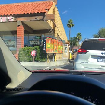 Robertitos Mexican Food - Drive thruway - Mexican Near Me - Fallbrook, California Robertitos Mexican Food - Drive thruway - Mexican Near Me - Fallbrook, California