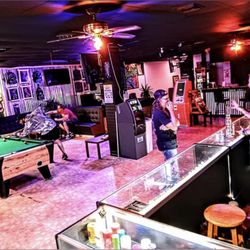 Spark 8 Smoke Shop & Hookah Lounge - Chill zone !