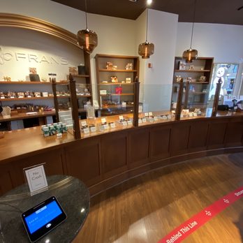 Fran's Chocolates - Chocolate display - Candy Stores Near Me - Bellevue, Washington Fran's Chocolates - Chocolate display - Candy Stores Near Me - Bellevue, Washington