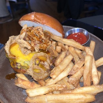 Oxford House Tavern - Tavern burger - Salad Near Me - Oxford, Connecticut Oxford House Tavern - Tavern burger - Salad Near Me - Oxford, Connecticut