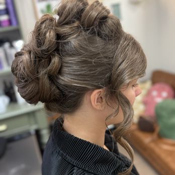 Vanity Hair Studio - Hair Salons Near Me - Baytown, Texas