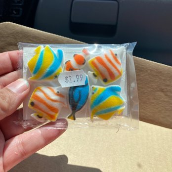 Kake Kreations - Tropical fish sugar decorations - Candy Stores Near Me - Canoga Park, California