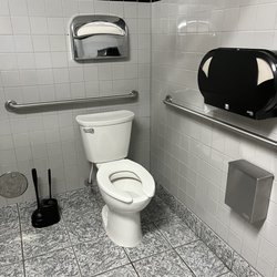 Desert Winds Chevron - Cleanest bathroom heading east on I-84.