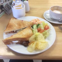 Harri Nats - Bacon and Brie toastie