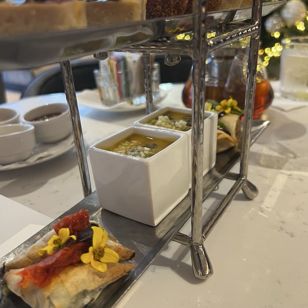 Bridges Lobby Bar - Autumn afternoon tea - Bars Near Me - Chicago, Illinois