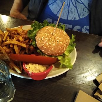 La Belle & La Boeuf - Bacon cheeseburger - Burgers Near Me - Montreal, Quebec La Belle & La Boeuf - Bacon cheeseburger - Burgers Near Me - Montreal, Quebec