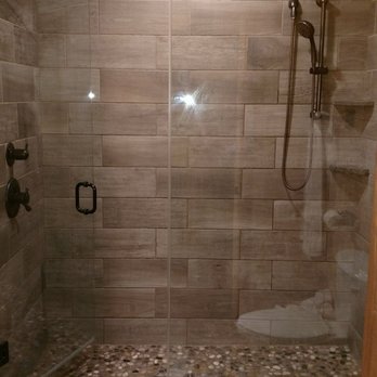 Coblentz Country Cabins - Amazing Pebble floored shower - Hotels Near Me - Berlin, Ohio