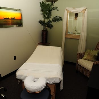 Bothell Chiropractic & Wellness - Our Island massage suite - Chiropractors Near Me - Bothell, Washington Bothell Chiropractic & Wellness - Our Island massage suite - Chiropractors Near Me - Bothell, Washington