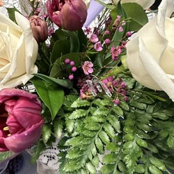 Alice's Country Rose Floral - As if anyone would accept this when all you have to do is drive to Safeway or Costco n find beautiful bouquets for $19.99