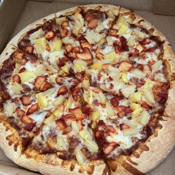 Gamo’s Pizza - Chicken Vindaloo Pizza - Pizza Near Me - Springfield, Florida