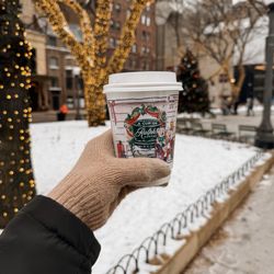 Ralph’s Coffee - Love the christmas aesthetic!