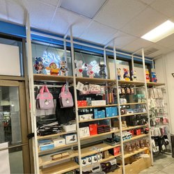 S7-Icy Bubble - Kapolei - Inside - Random merchandise near window (05/19/23)