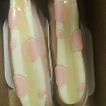 SACRÉ SUCRÉ - Coconut lychee eclair - Macarons Near Me - Baltimore, Maryland