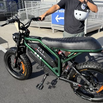 Upway - Sales associate and the bike I wanted to buy and have delivered. - Bikes Near Me - Redondo Beach, California