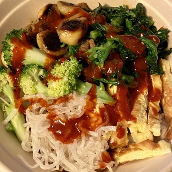 K Fresh - Beef with egg, broccoli, roasted garlic, spinach, kelp noodles on white rice - spicy sauce - Korean Near Me - Everett, Washington K Fresh - Beef with egg, broccoli, roasted garlic, spinach, kelp noodles on white rice - spicy sauce - Korean Near Me - Everett, Washington