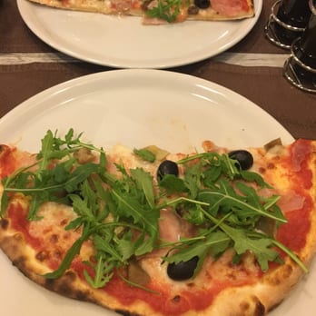 Il Piccolo Diavolo - Pizza...oh if only the olives had been different! We asked for the arugula to be added for a kick. - Pizza Near Me - Monterosso Al Mare, SP