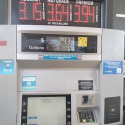 Cumberland Farms - Gas pump!