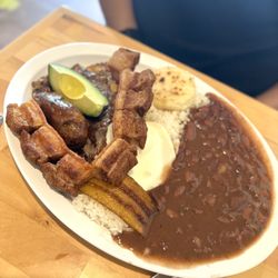 Sazón Colombia - Bandeja Paisa