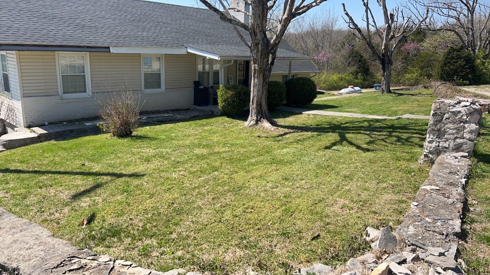 TURF TECH’S LAWNCARE 10 Photos Bowling Green, Kentucky Lawn