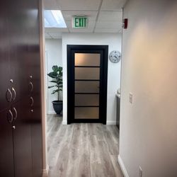 Mission Hills Endodontics Group - Hallway