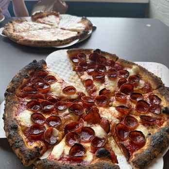 Cocoon Brewing - Killer pizzas - Breweries Near Me - De Pere, Wisconsin