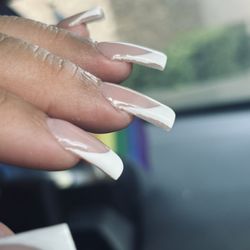 Vogue Nail Bar - Files off paint again on left hand
