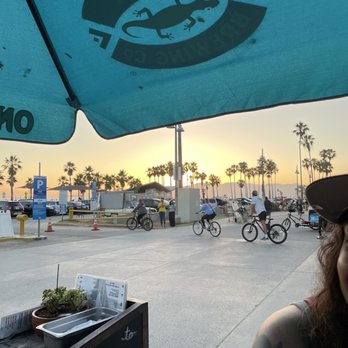 Venice Beach Bar & Kitchen - Dive Bars Near Me - Venice, California Venice Beach Bar & Kitchen - Dive Bars Near Me - Venice, California