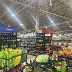 Super Compare Foods - Clean and spacious aisles