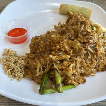 Rincome - 9. Phad Thai & Egg Roll - Thai Near Me - Northridge, California Rincome - 9. Phad Thai & Egg Roll - Thai Near Me - Northridge, California