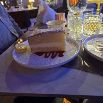 Atmosphere at Vero - Lemon cake - Jazz & Blues Near Me - Vero Beach, Florida Atmosphere at Vero - Lemon cake - Jazz & Blues Near Me - Vero Beach, Florida