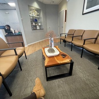 Oak Dermatology - Inside - Dermatologists Near Me - Itasca, Illinois Oak Dermatology - Inside - Dermatologists Near Me - Itasca, Illinois