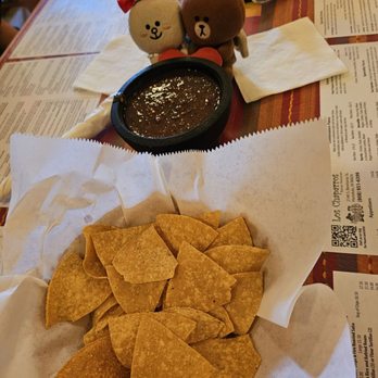 Los Chaparros Mexican Restaurant - Complimentary chips and salsa - Tex-Mex Near Me - Honolulu, Hawaii