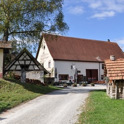 Ziegelhütte - Die Vesperstube Ziegelhütte liegt direkt am Donautalradweg.