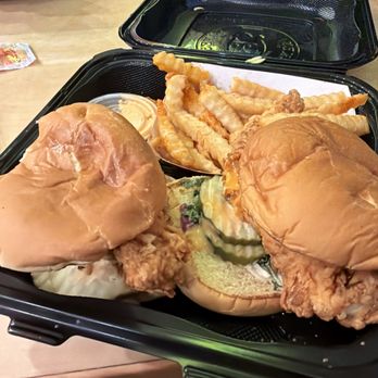 Dave's Hot Chicken - Justin provided the best service possible made sure all my friends were satisfied with their orders. - Chicken Shop Near Me - Anaheim, California Dave's Hot Chicken - Justin provided the best service possible made sure all my friends were satisfied with their orders. - Chicken Shop Near Me - Anaheim, California