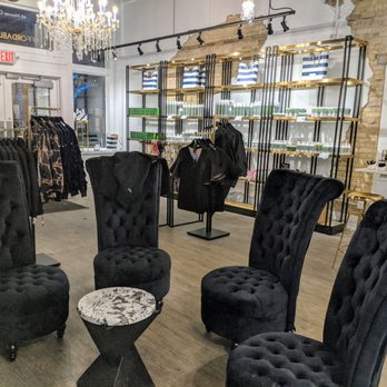 SHOW Salon - View toward the front. The black chairs suit the shop perfectly - Hair Salons Near Me - Grand Rapids, Michigan SHOW Salon - View toward the front. The black chairs suit the shop perfectly - Hair Salons Near Me - Grand Rapids, Michigan