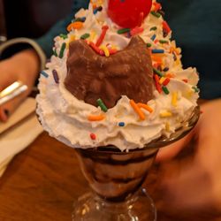 Beerntsen's Confectionary - Hog and dog