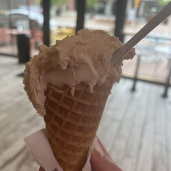 Botolino Gelato Artigianale - Salted Caramel and Hazelnut - Gelato Near Me - Dallas, Texas