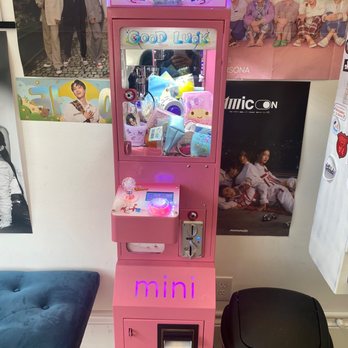 Confetti K-Pop - Claw machine - Music & DVDs Near Me - San Leandro, California Confetti K-Pop - Claw machine - Music & DVDs Near Me - San Leandro, California
