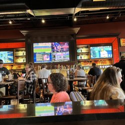 BJ's Restaurant & Brewhouse - Bar area