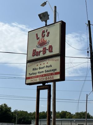 LC's Bar-B-Q by null