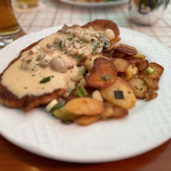 Hockenberger Mühle - Jägerschnitzel - German Near Me - Wiesbaden, HE Hockenberger Mühle - Jägerschnitzel - German Near Me - Wiesbaden, HE